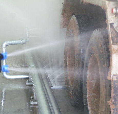 Industrial truck wash tunnel